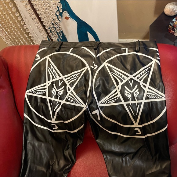 GOTH STYLE Faux leather feel, pentagram pants - Picture 3 of 3